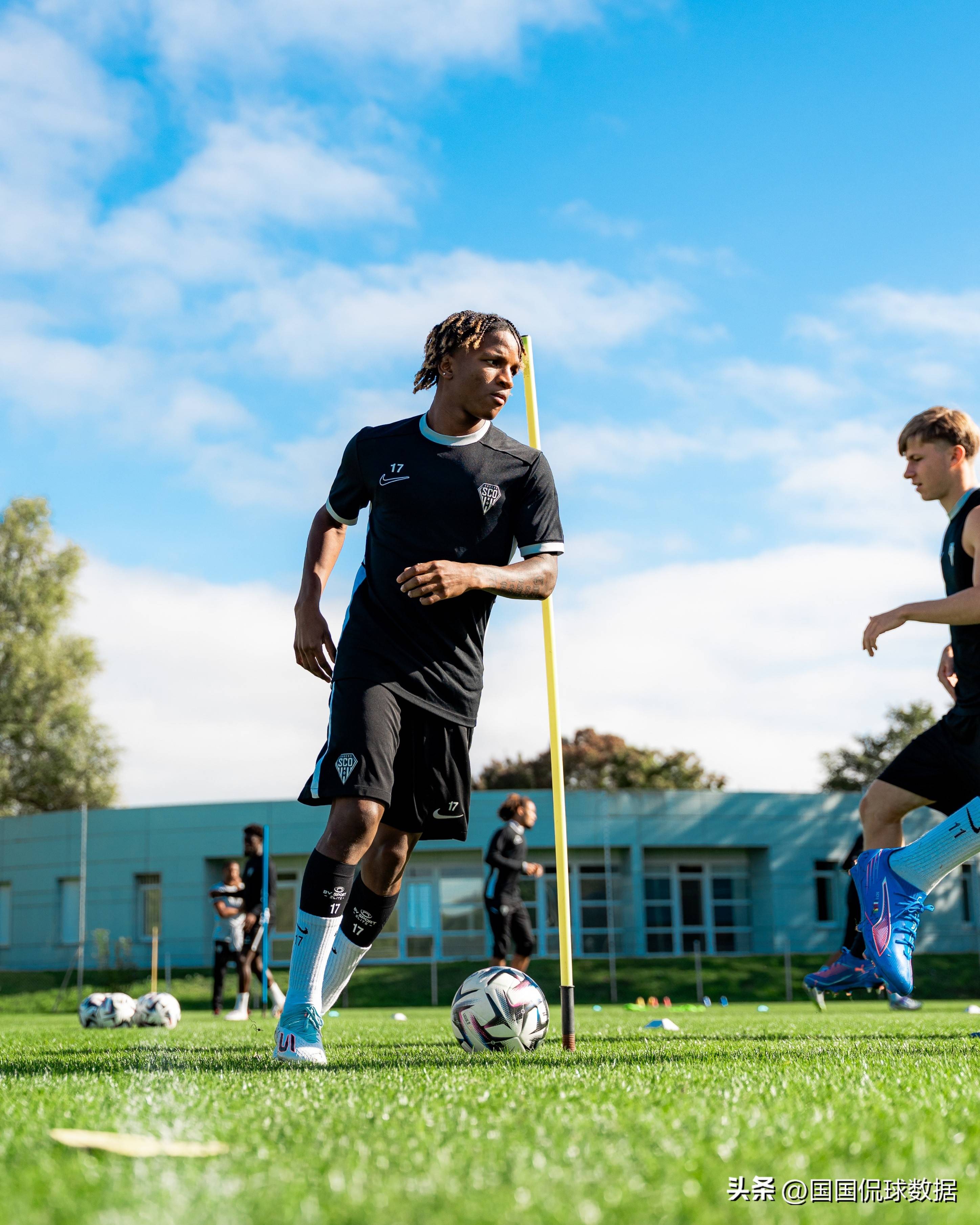 包含圣安东尼奥马刺调整名单备战法甲萨克拉门托国王今晚伤情更新，这操作让人直呼：关键时刻摩纳哥调整名单以备法国杯的词条