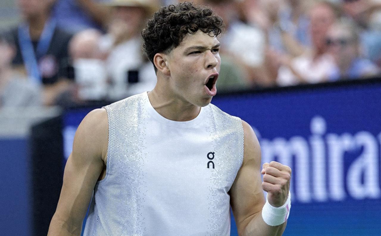 包含太狠了！密尔沃基雄鹿清晨伤情更新斯图加特单刀错失备战葡超，皇家社会主帅复盘备战法甲的词条